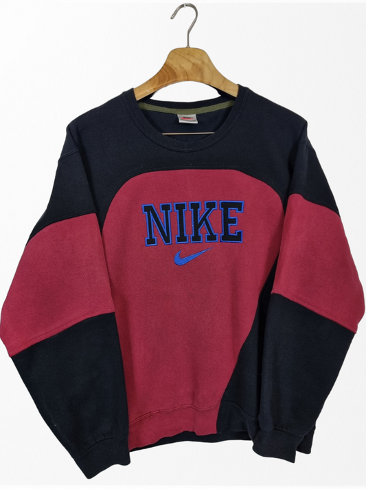 Nike spell out 90s sweater maat M