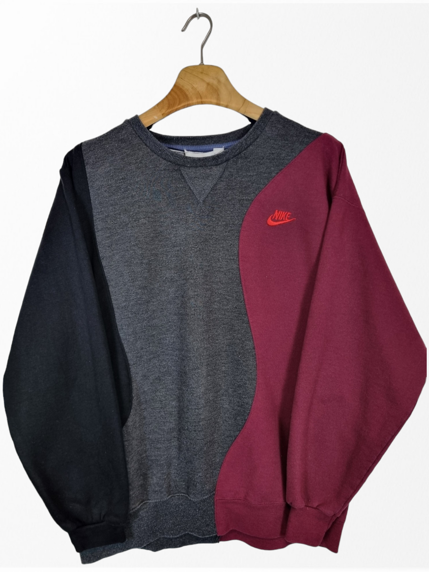 Nike chest logo sweater maat M