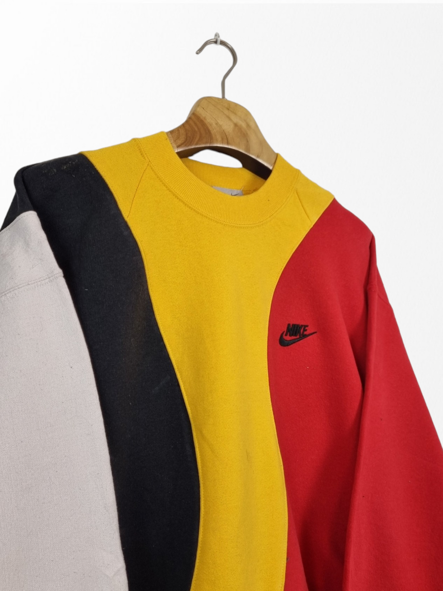 Nike chest logo sweater maat M