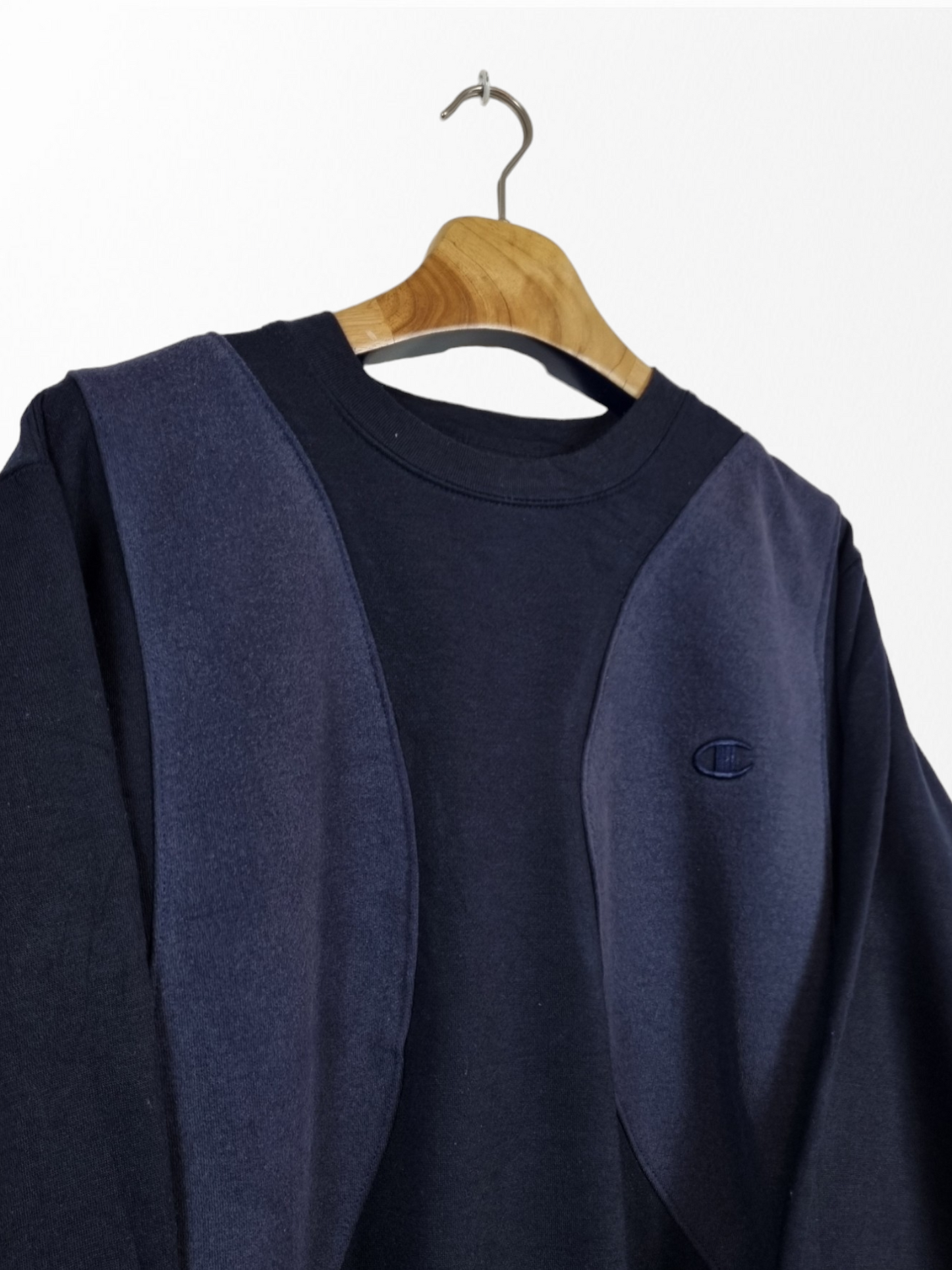 Champion chest logo sweater maat L