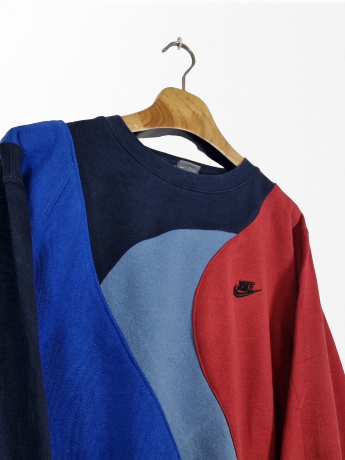 Nike chest logo sweater maat S