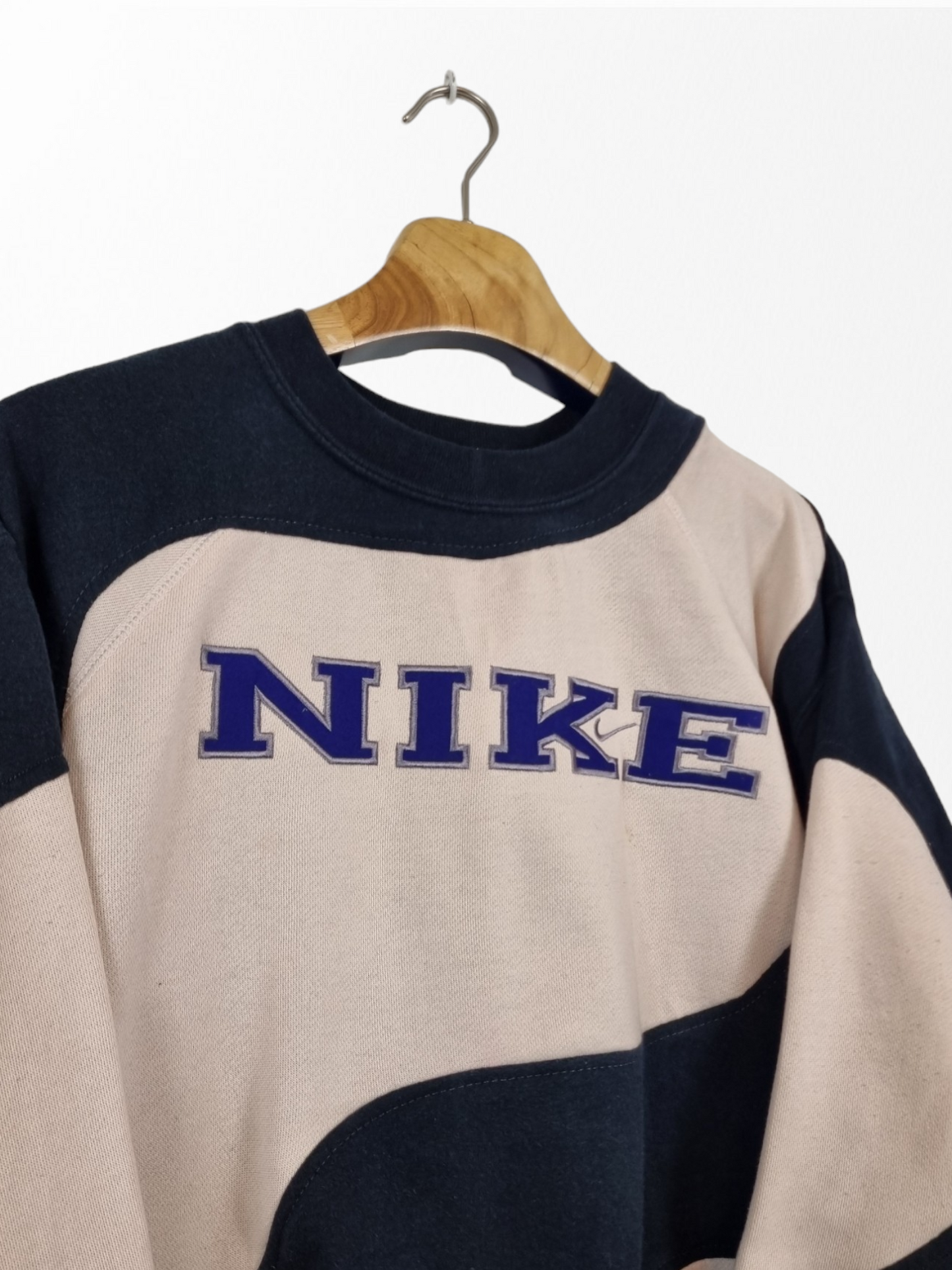 Nike spell out sweater maat M