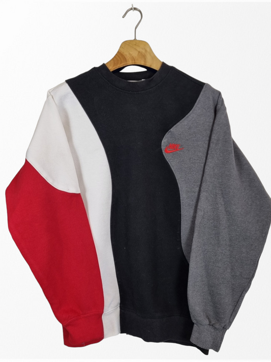 Nike chest logo sweater maat M