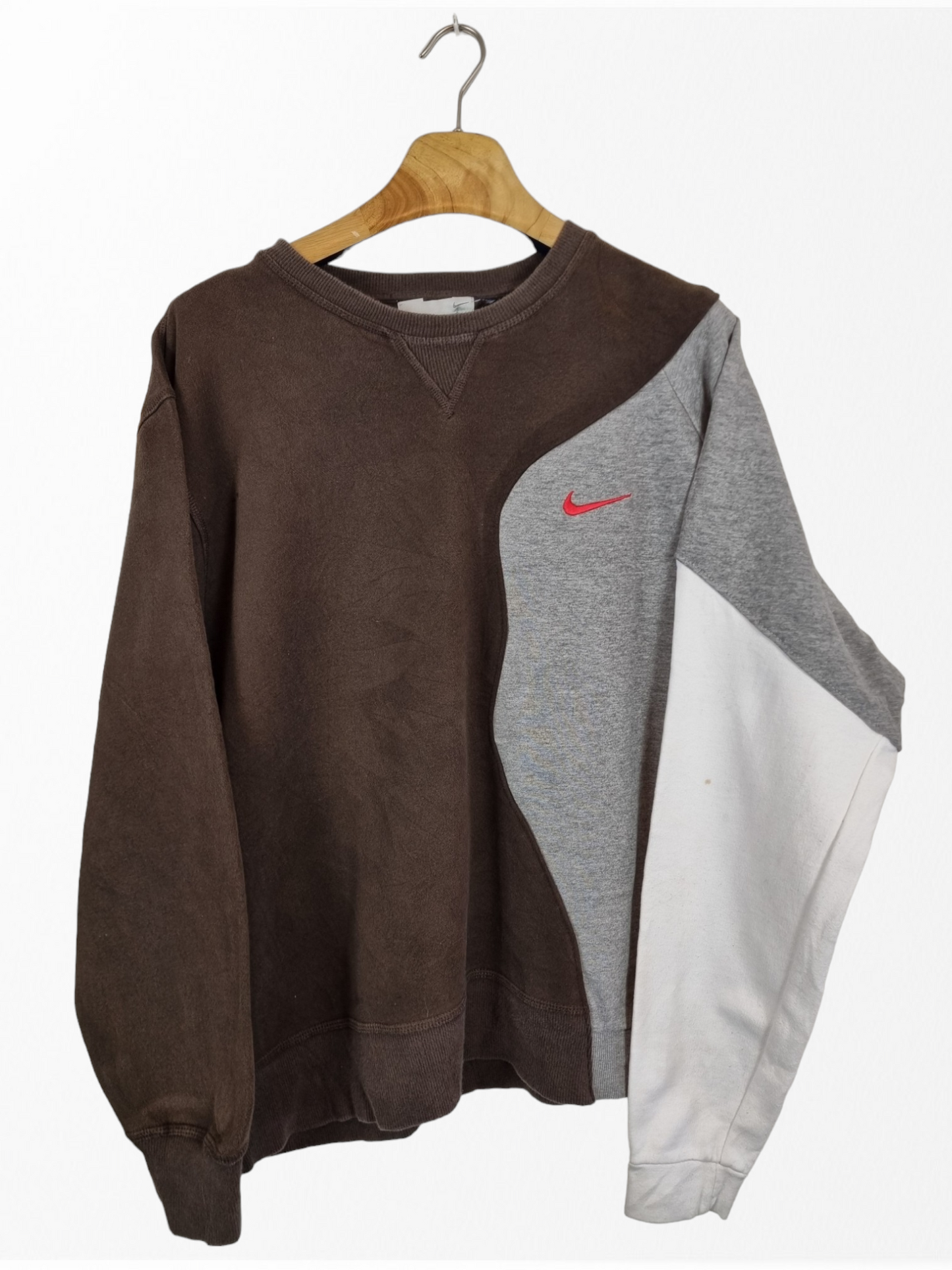 Nike chest swoosh sweater maat L