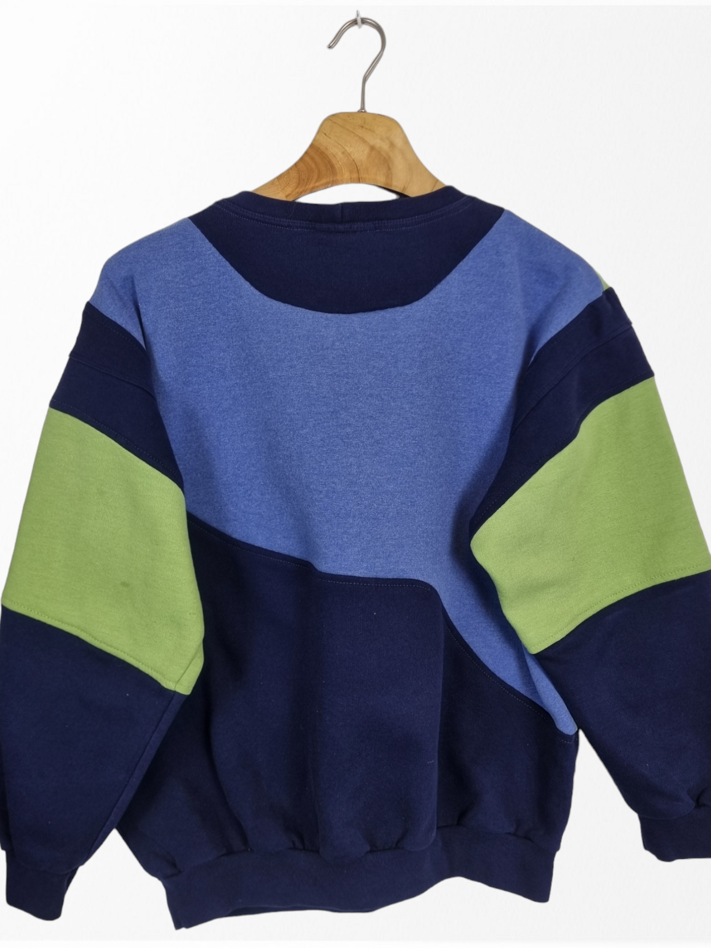 Nike 90s spell out sweater maat M