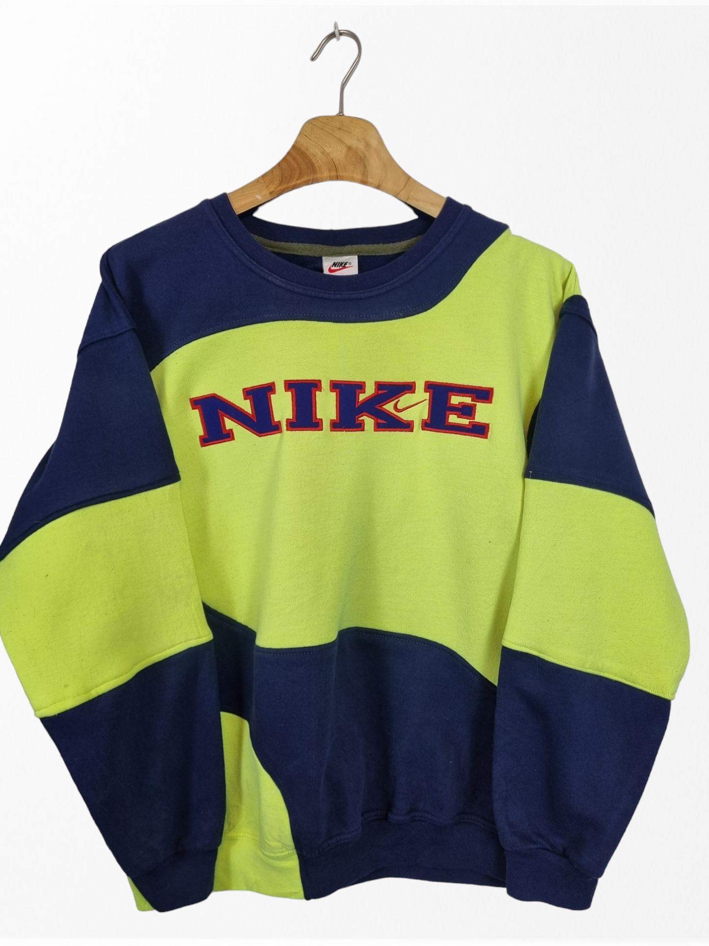 Nike spell out 90s sweater maat M