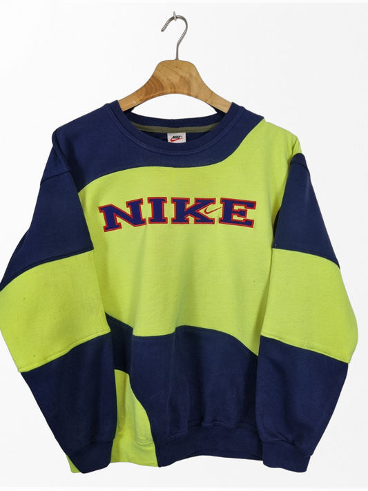 Nike spell out 90s sweater maat M