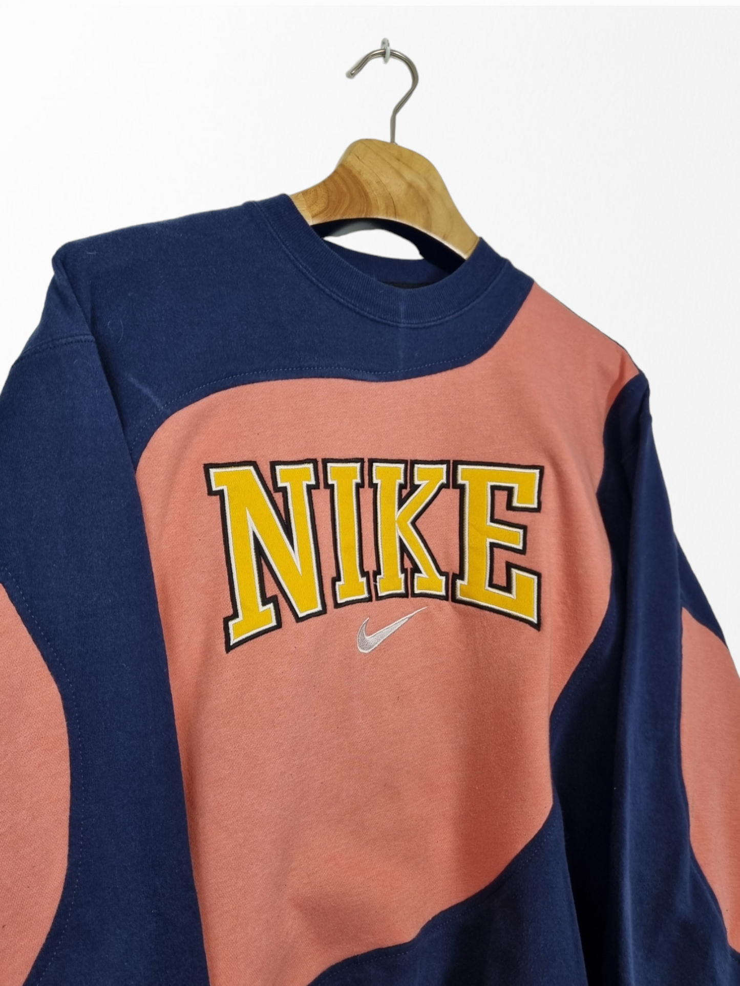 Nike 90s spell out sweater maat M