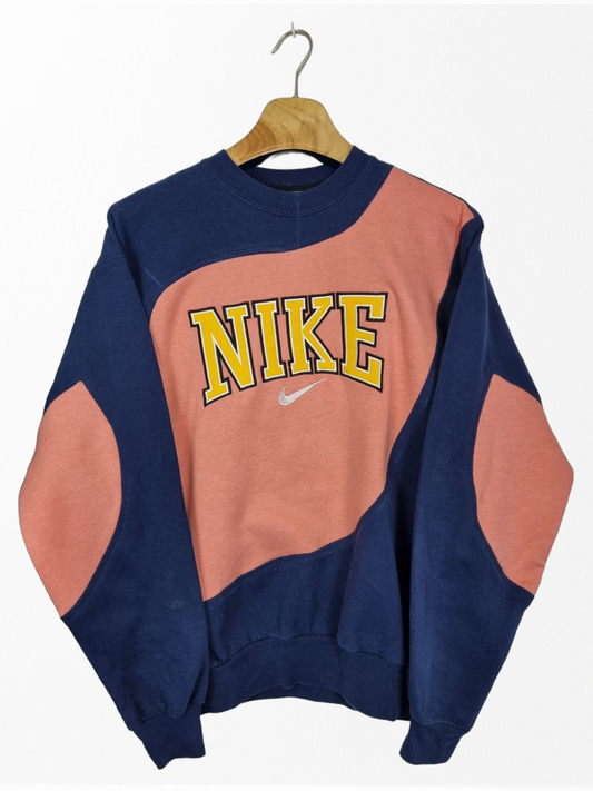 Nike 90s spell out sweater maat M