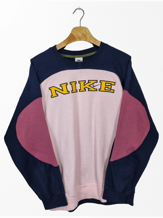 Nike 90s spell out sweater maat L