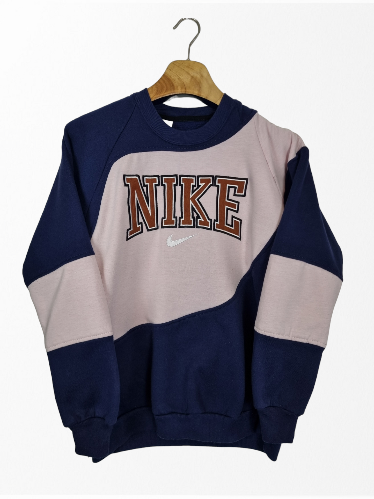 Nike spell out sweater maat S