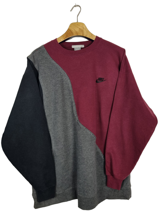 Nike chest logo sweater maat L