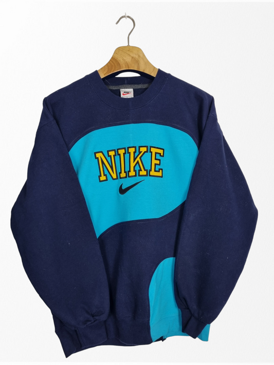 Nike 90s spell out sweater maat M