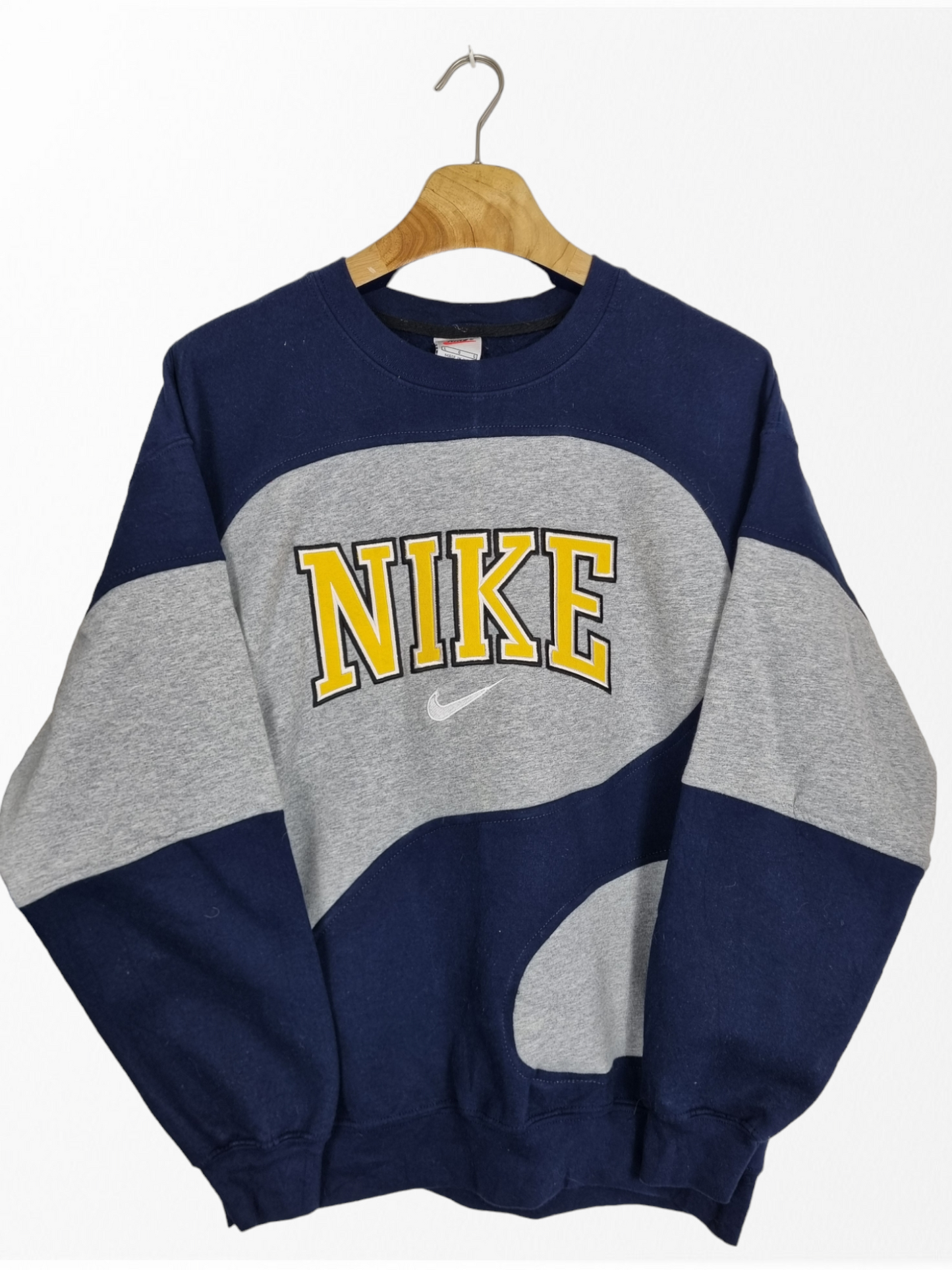 Nike 90s spell out sweater maat M