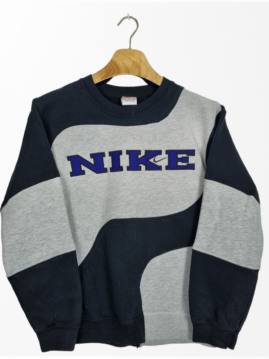 Nike 90s spell out sweater maat S