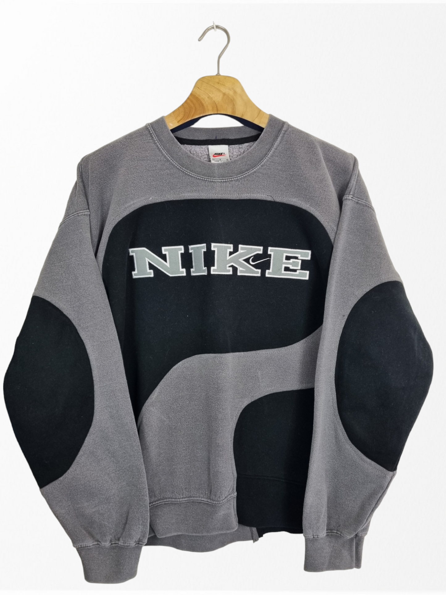 Nike 90s spell out sweater maat M