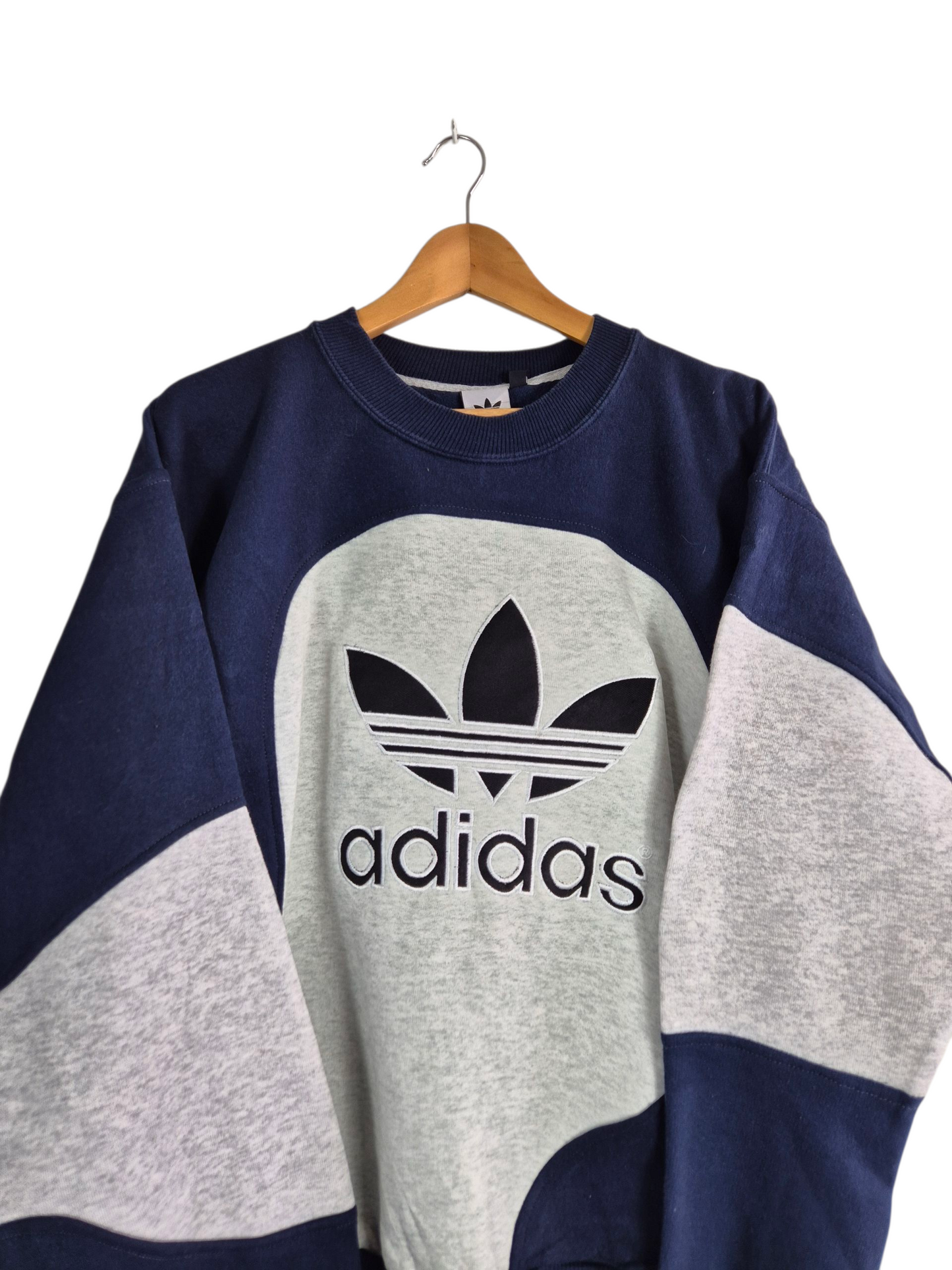 Adidas logo sweater maat M