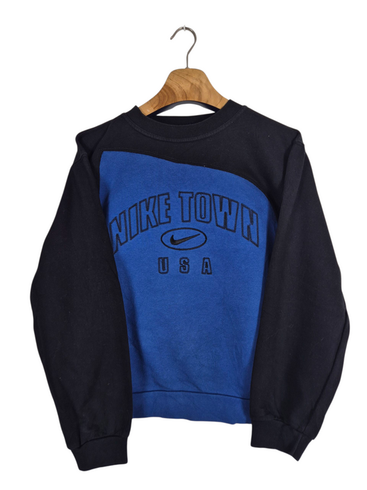 Nike town USA sweater maat M