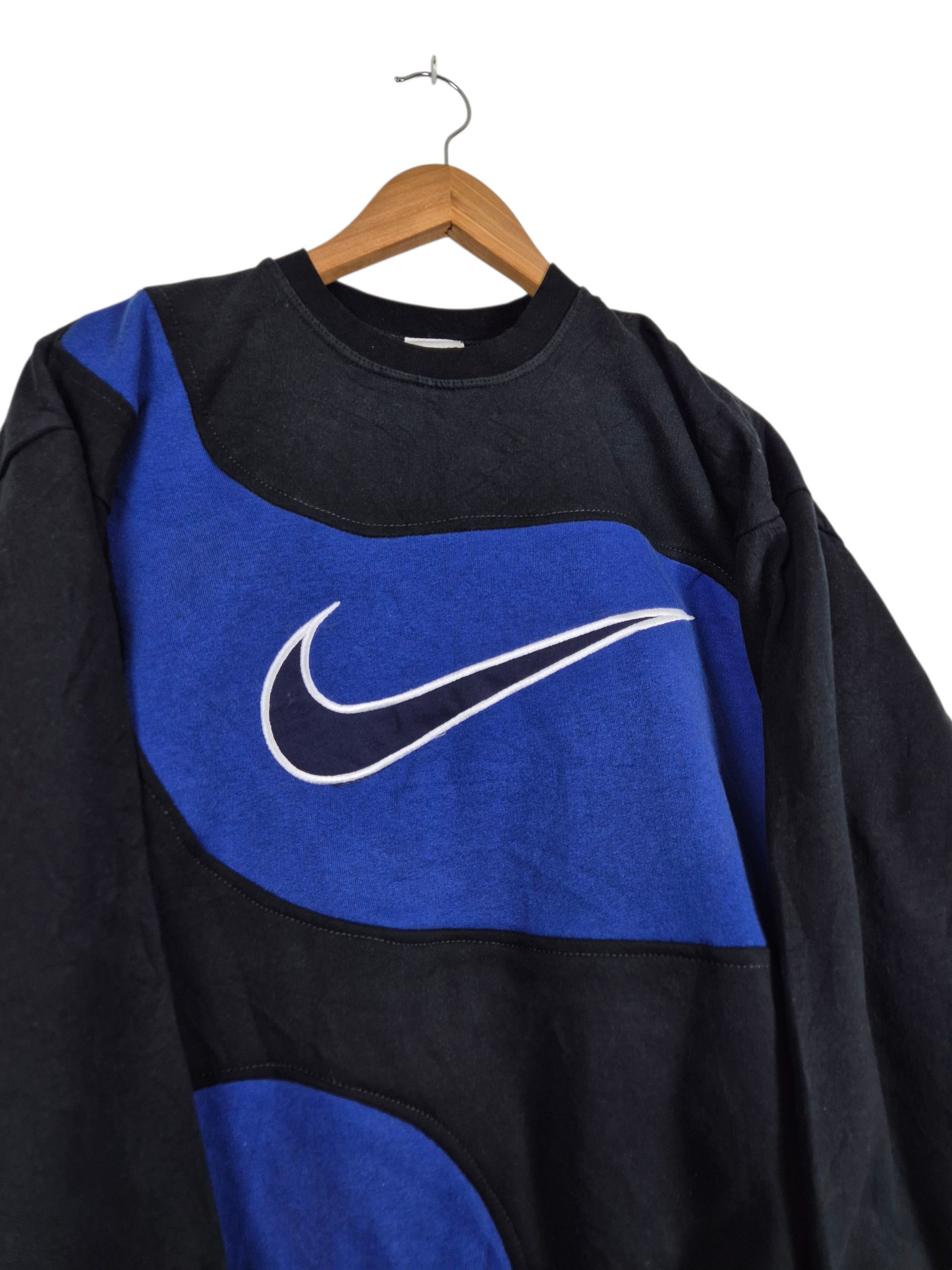 Nike big Swoosh sweater maat M