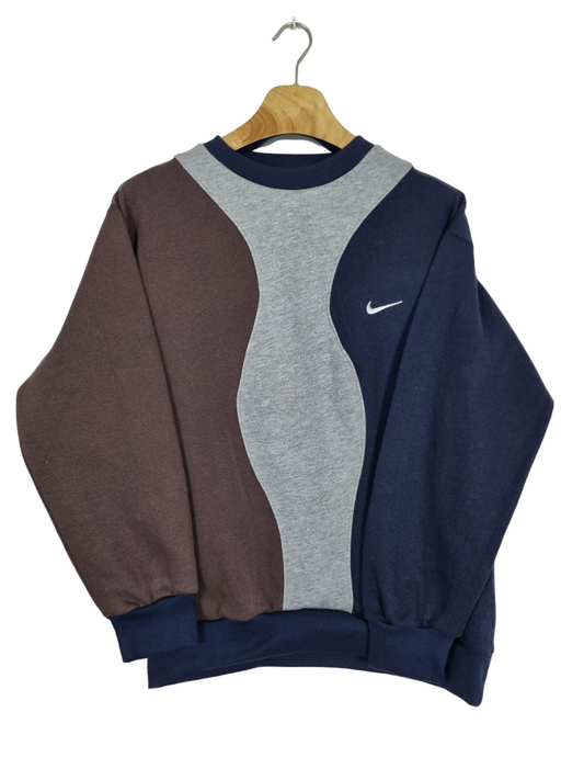 Nike chest swoosh sweater maat M