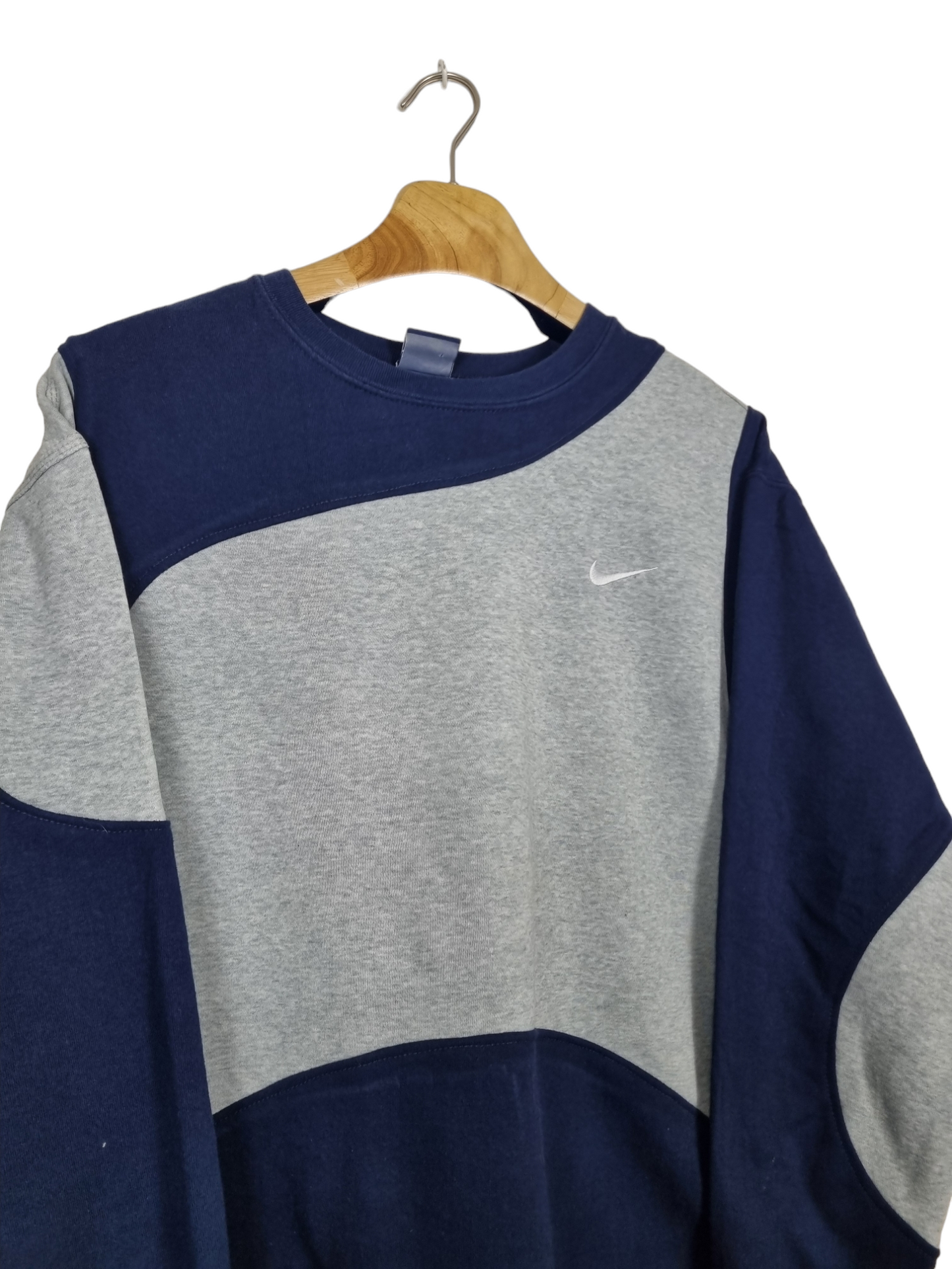 Nike chest swoosh sweater maat M