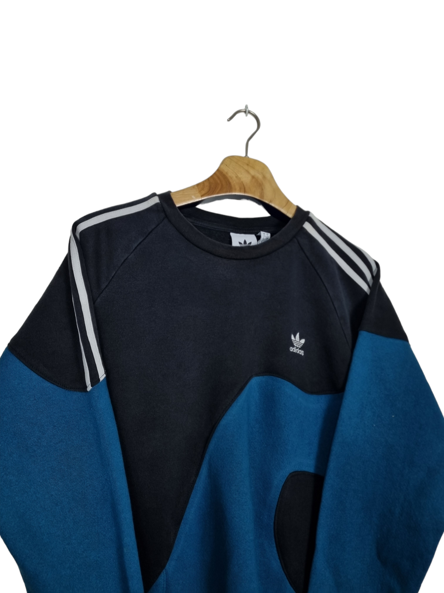 Adidas chest logo sweater maat S