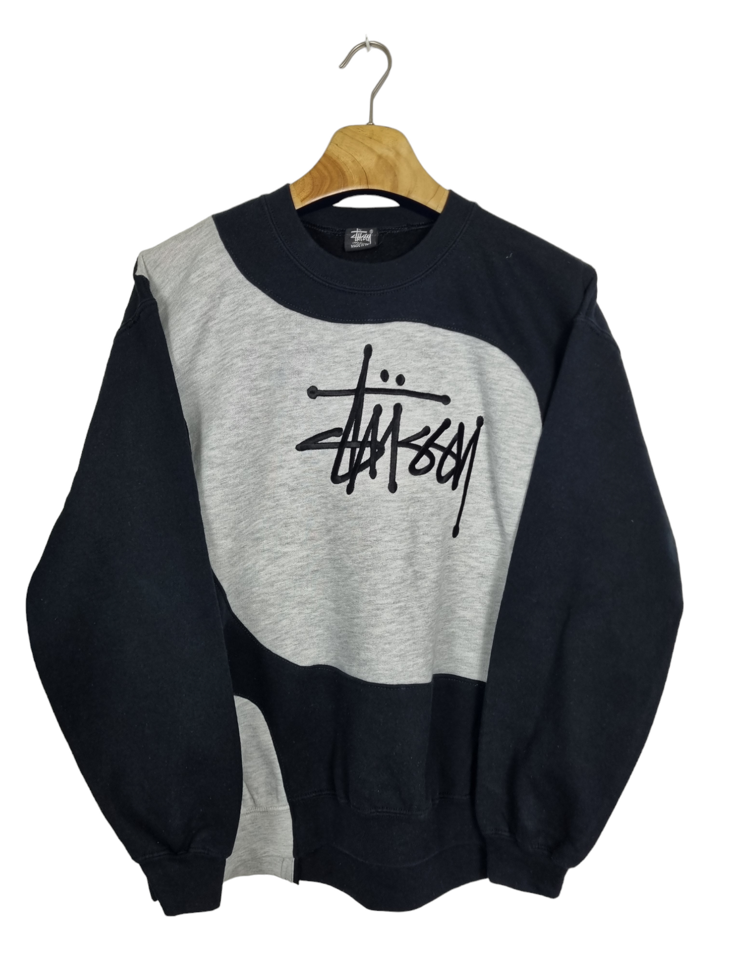 Stüssy embroidered text sweater maat M