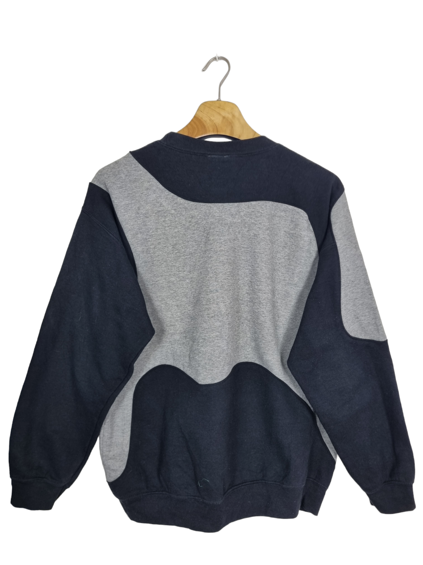 Nike chest swoosh sweater maat M