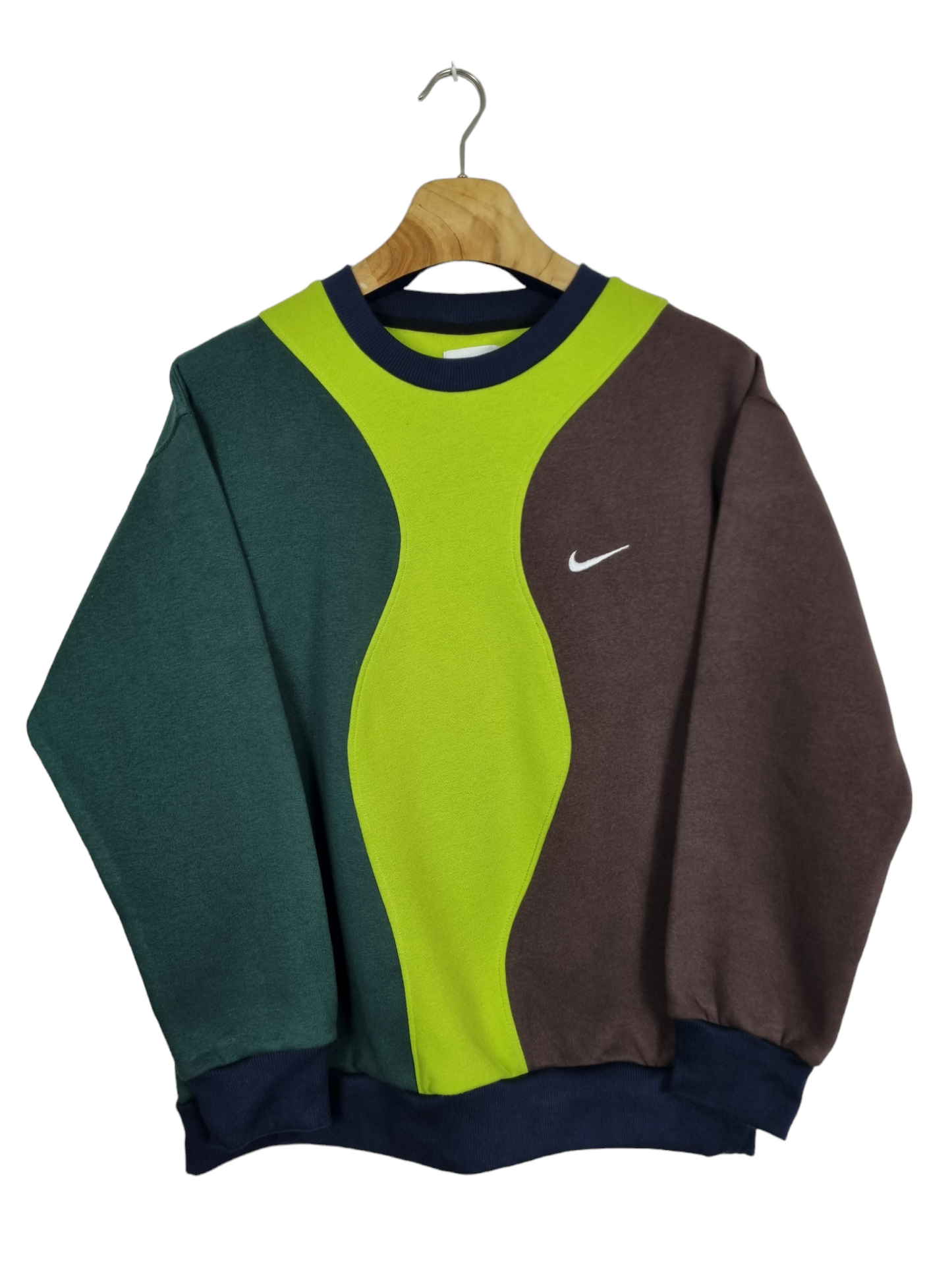 Nike chest swoosh sweater maat M