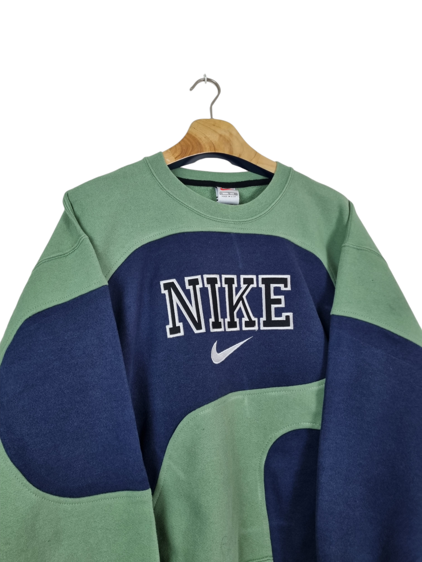 Nike 90s spell out sweater maat M