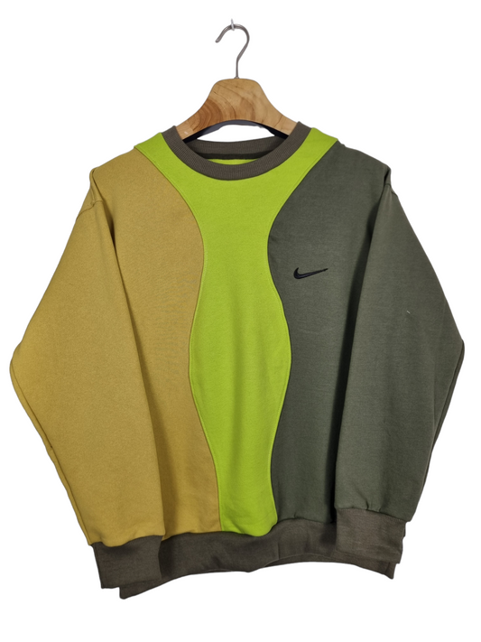 Nike chest swoosh sweater maat M