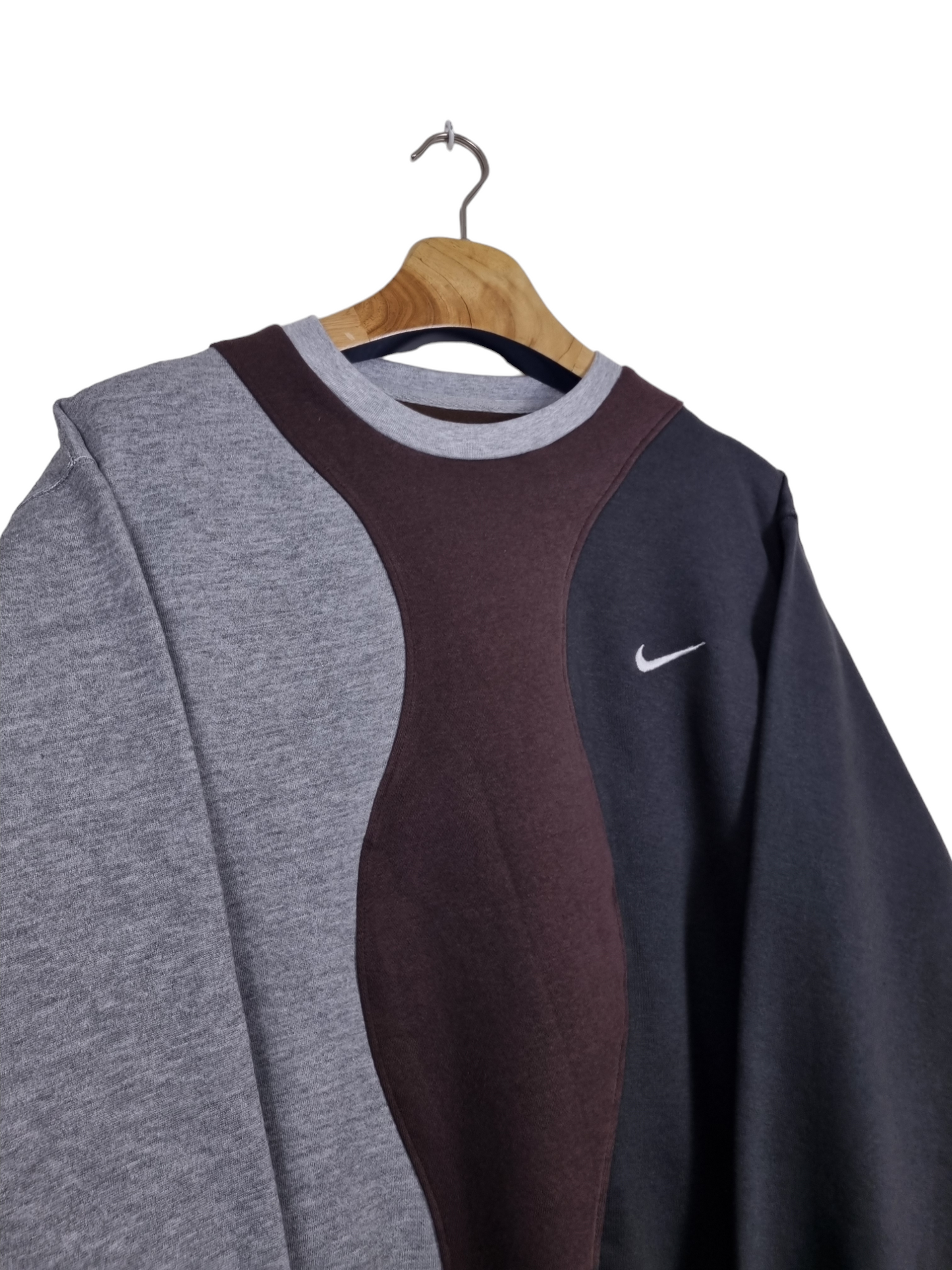 Nike chest swoosh sweater maat M