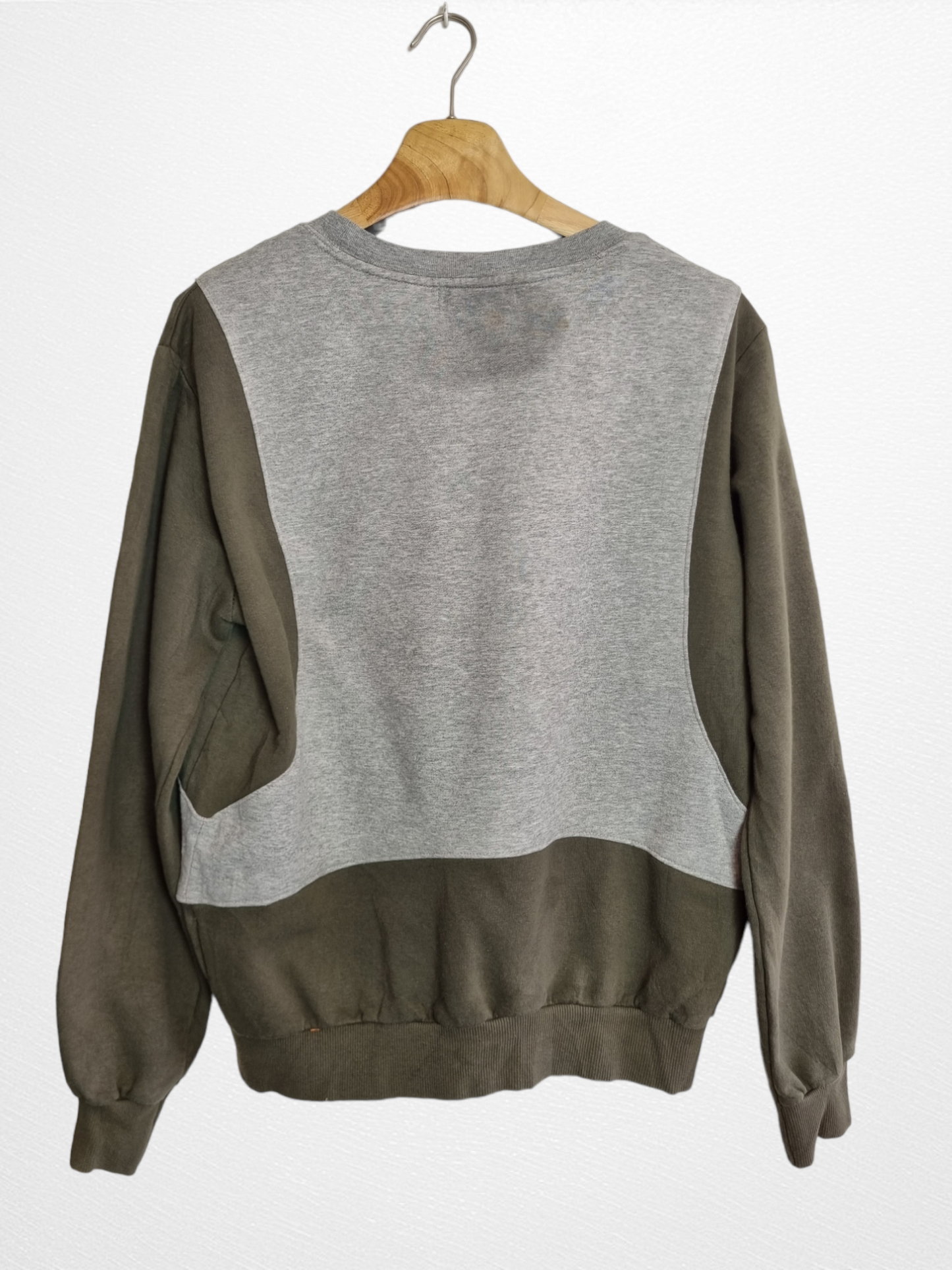 Nike spell out reworked sweater maat M