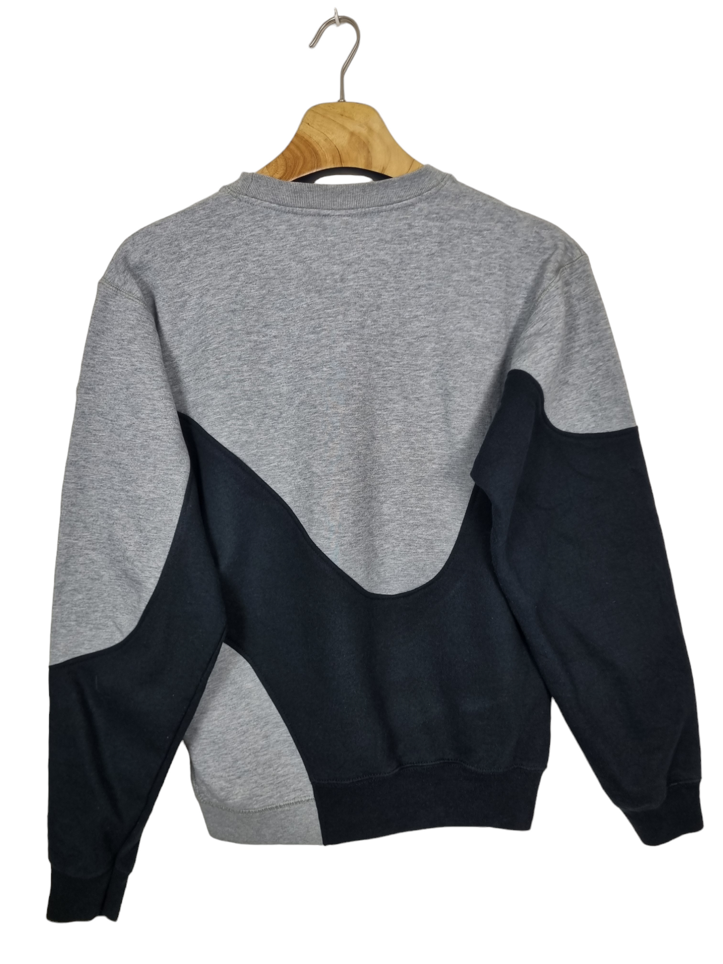 Nike chest swoosh sweater maat S