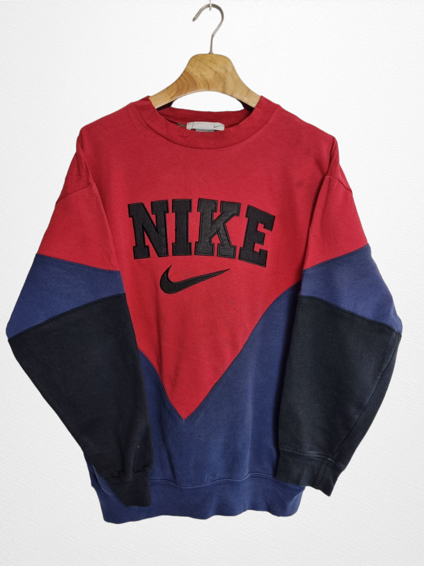 Nike spell out reworked sweater maat M