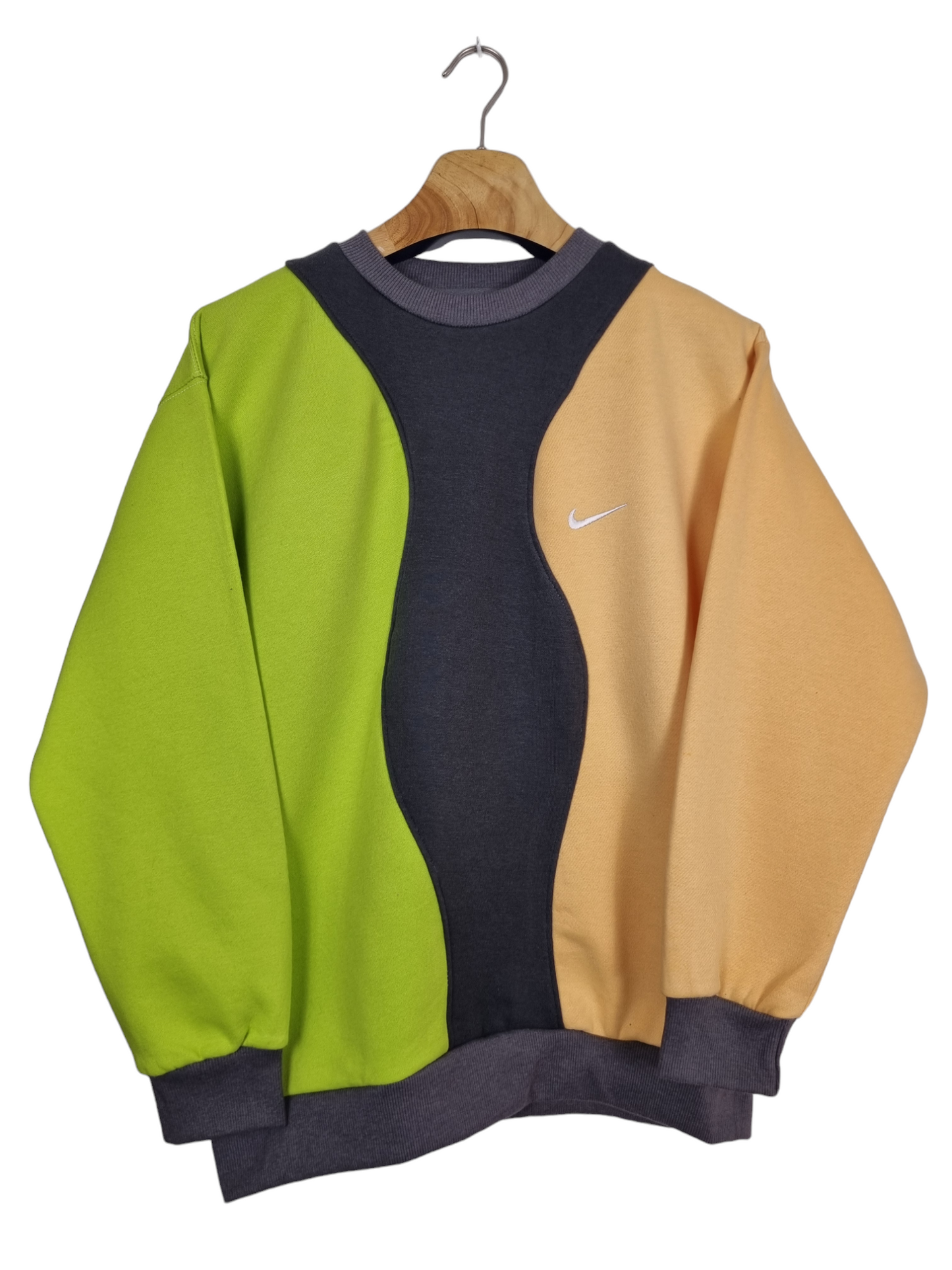 Nike chest swoosh sweater maat M