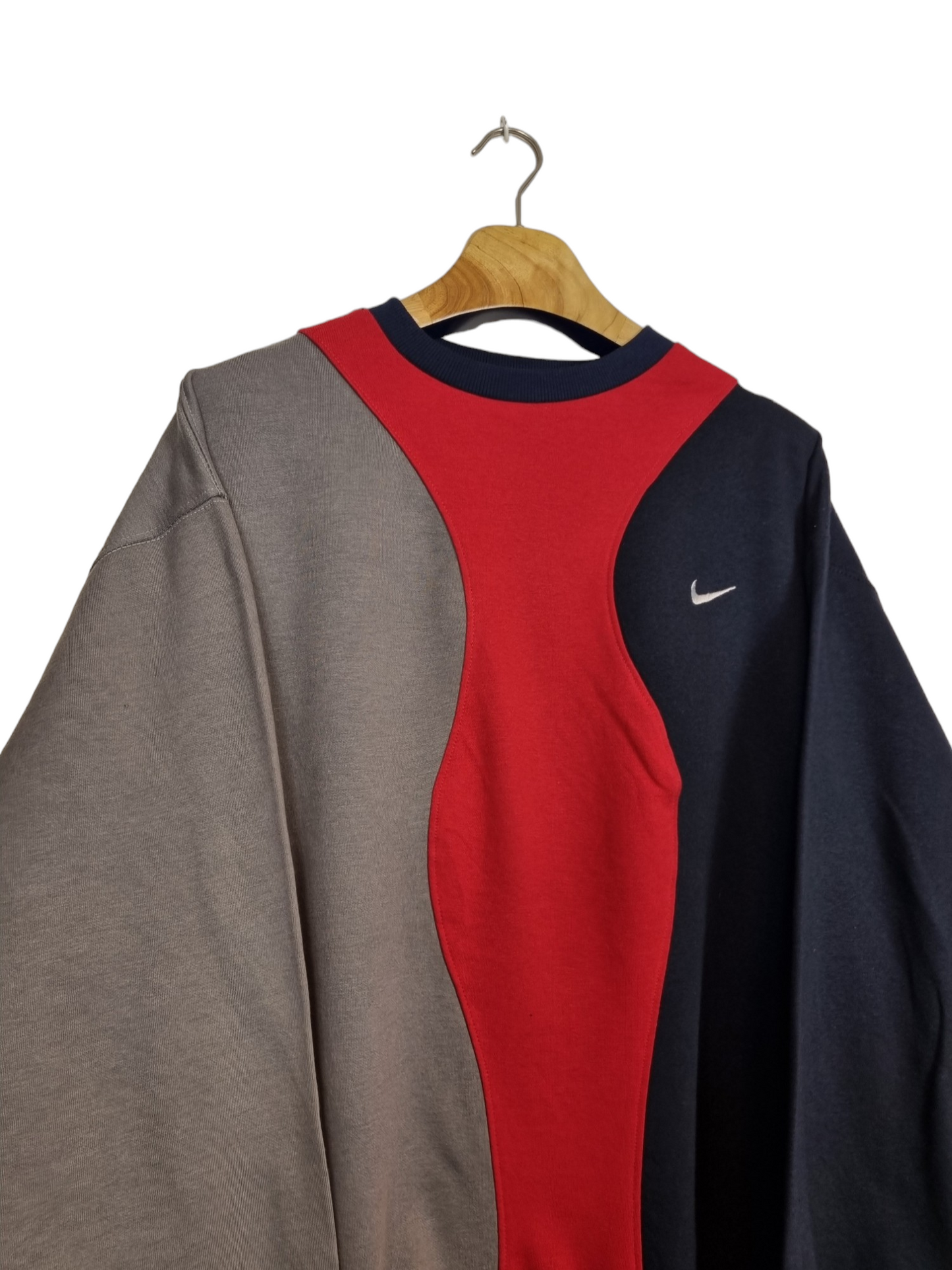 Nike chest swoosh sweater maat L