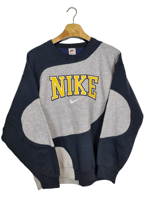 Nike 90s spell out sweater maat M