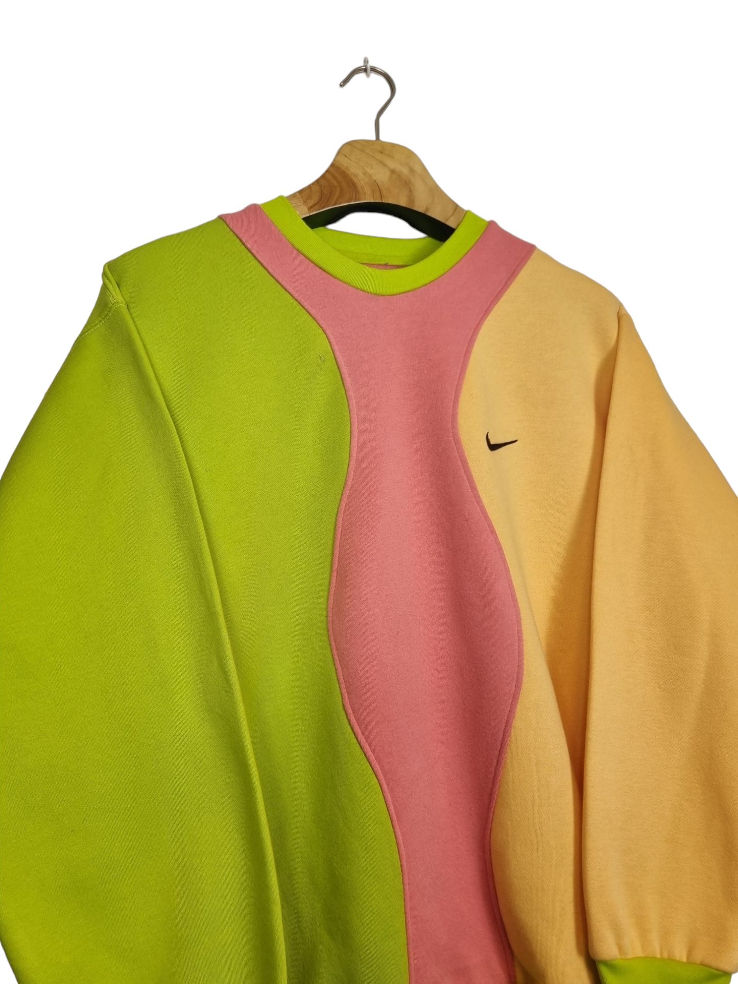 Nike chest swoosh sweater maat L