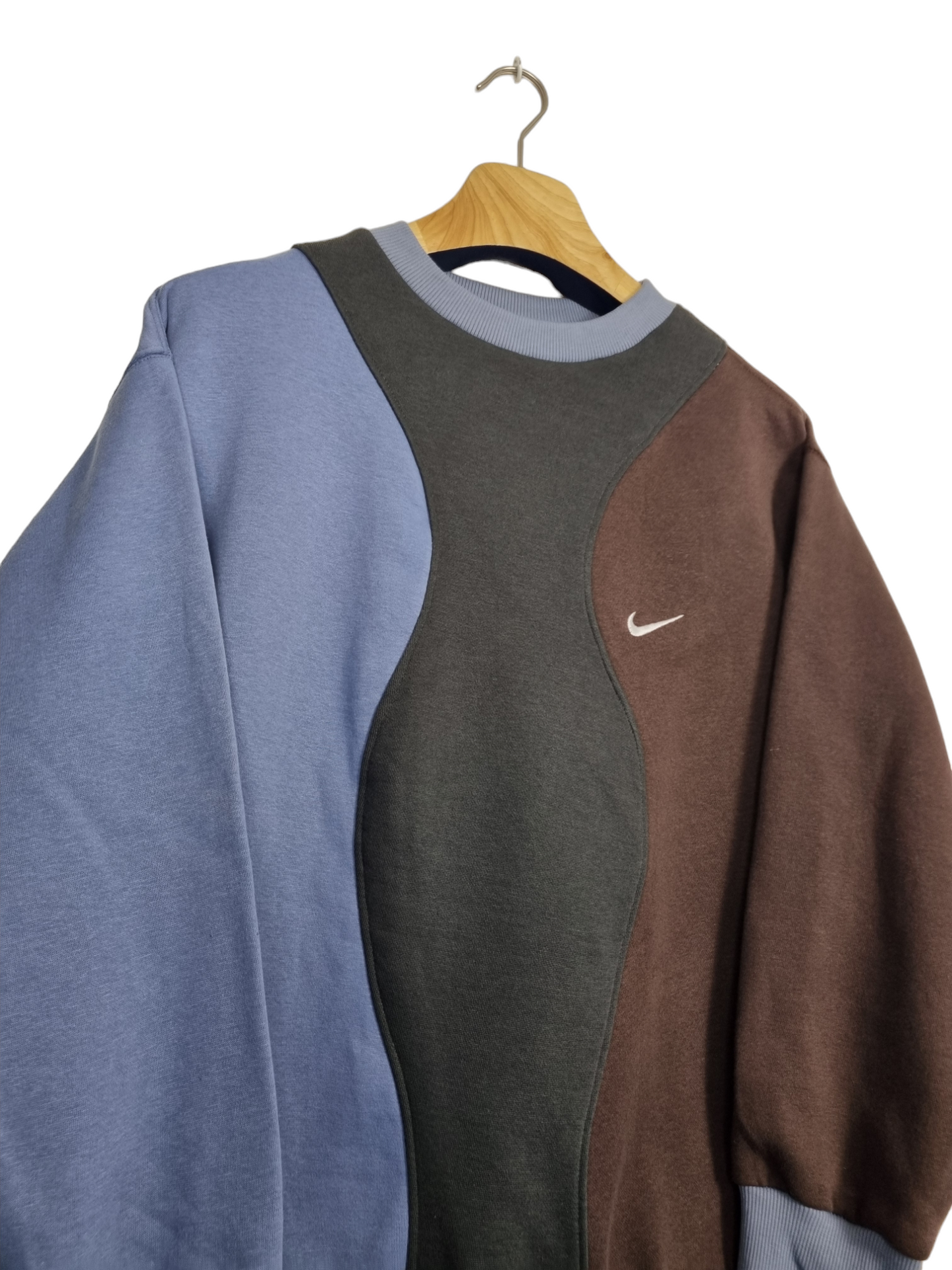 Nike chest swoosh sweater maat M