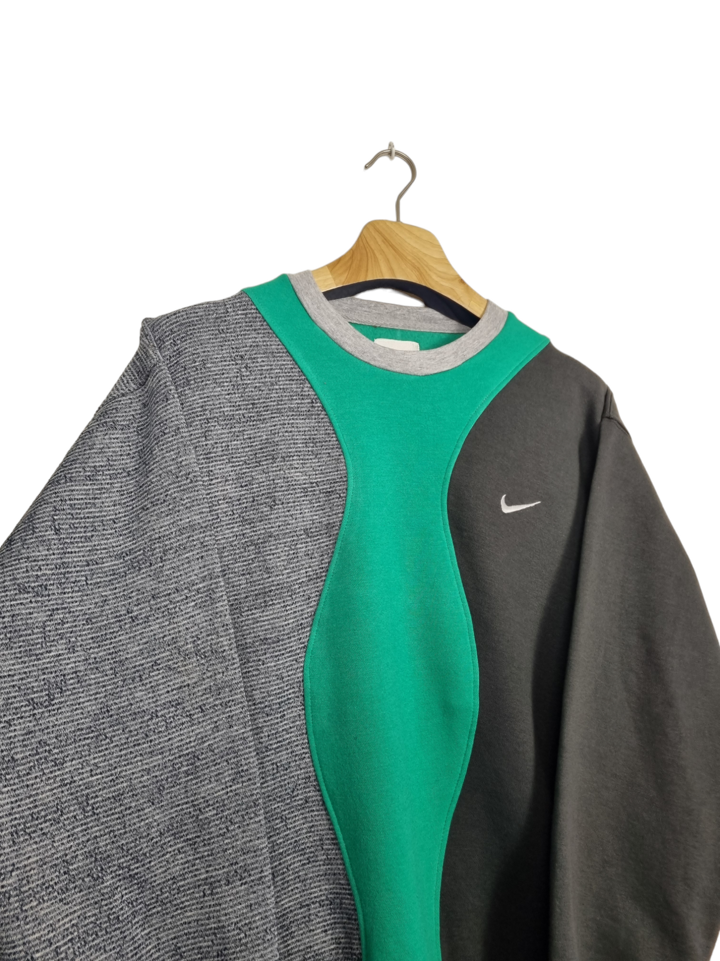 Nike chest swoosh sweater maat M