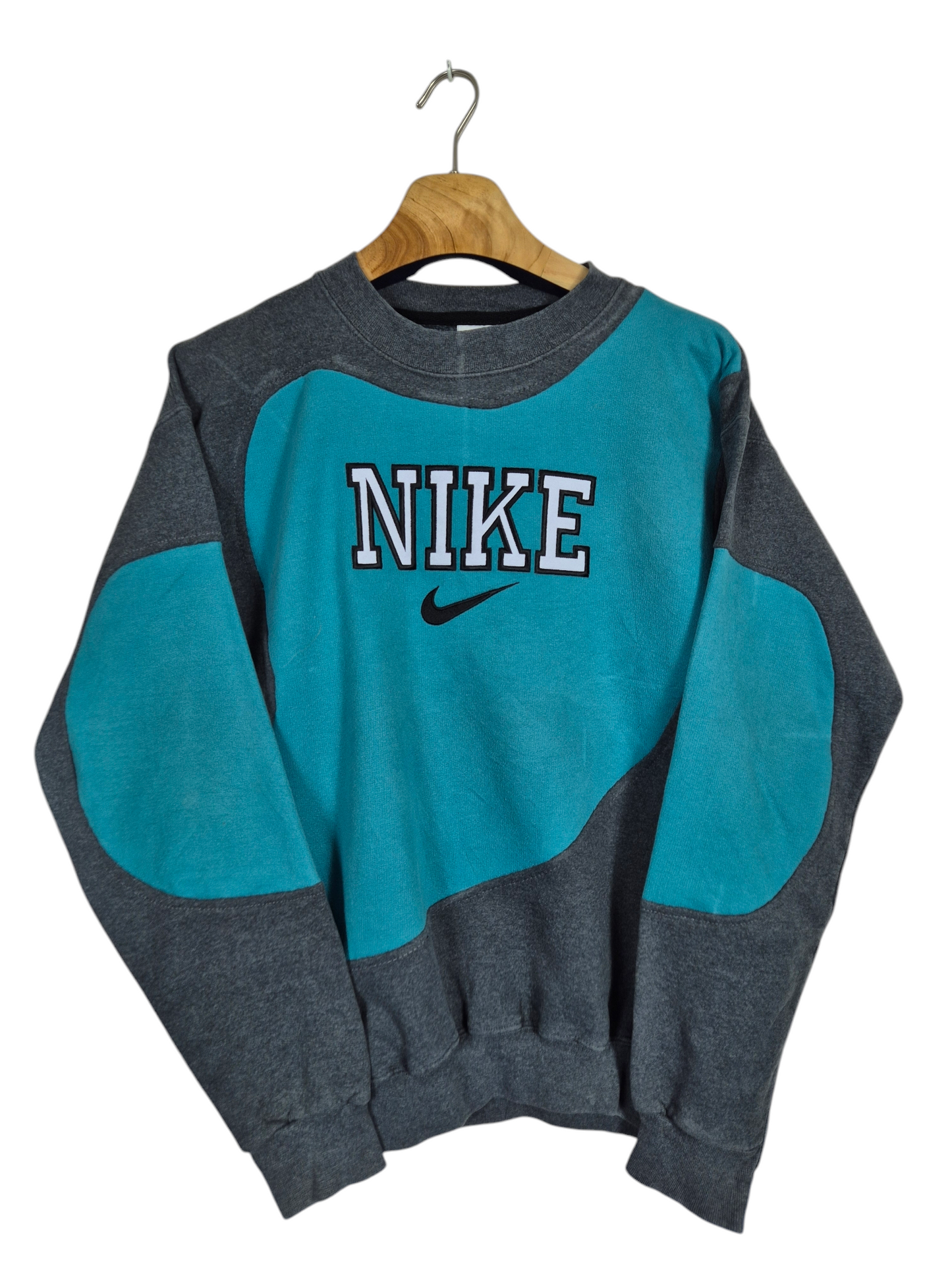 Nike spell out sweater maat S