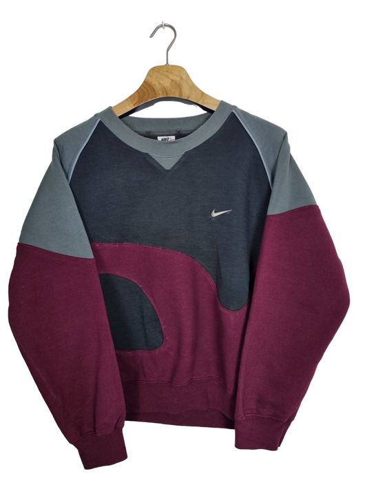 Nike 90s chest swoosh sweater maat S