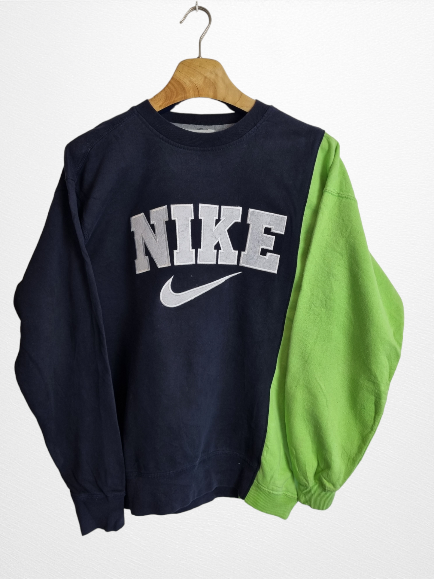 Nike spel out sweater maat M
