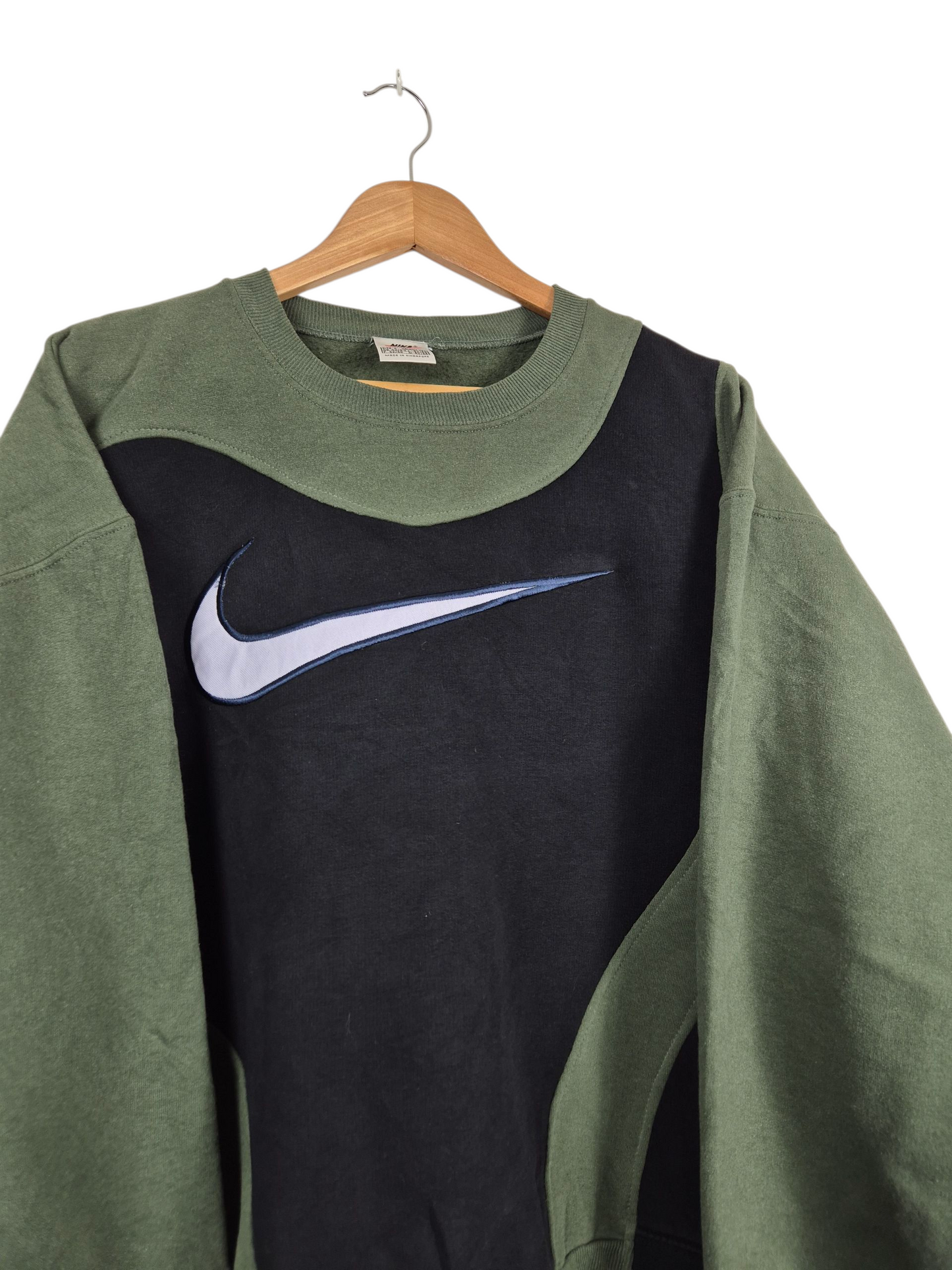 Nike Big Swoosh sweater maat L