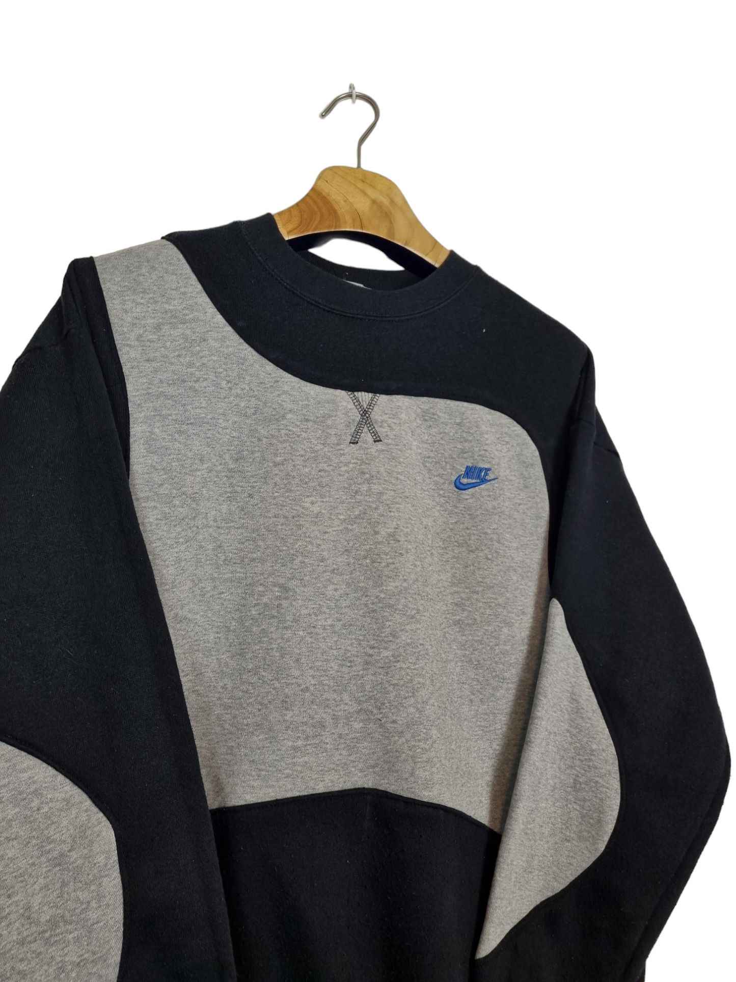 Nike chest logo sweater maat M