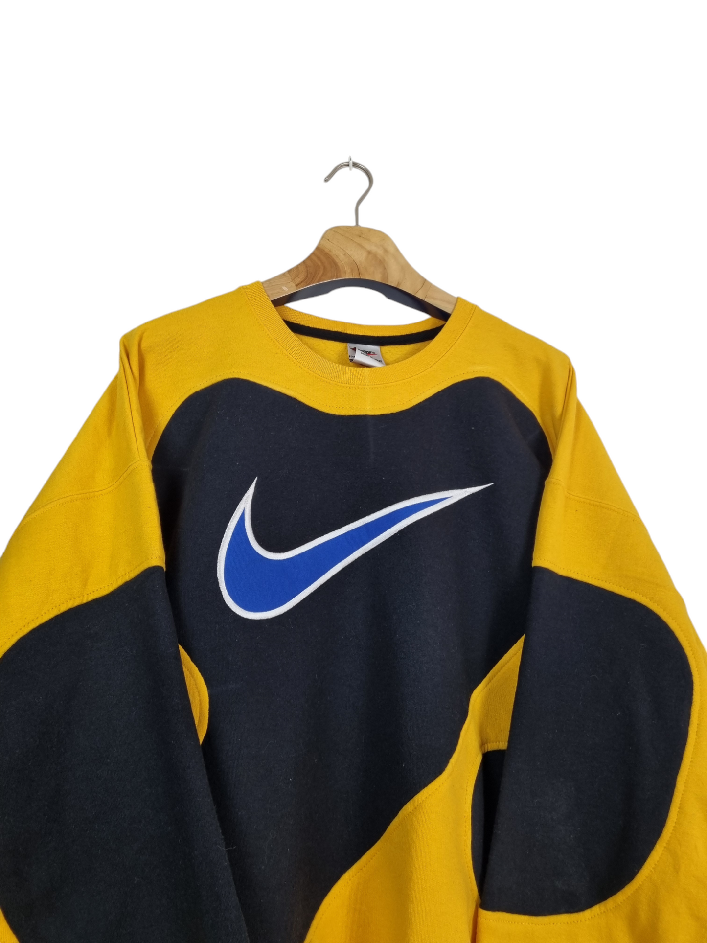 Nike 90s big swoosh sweater maat XL