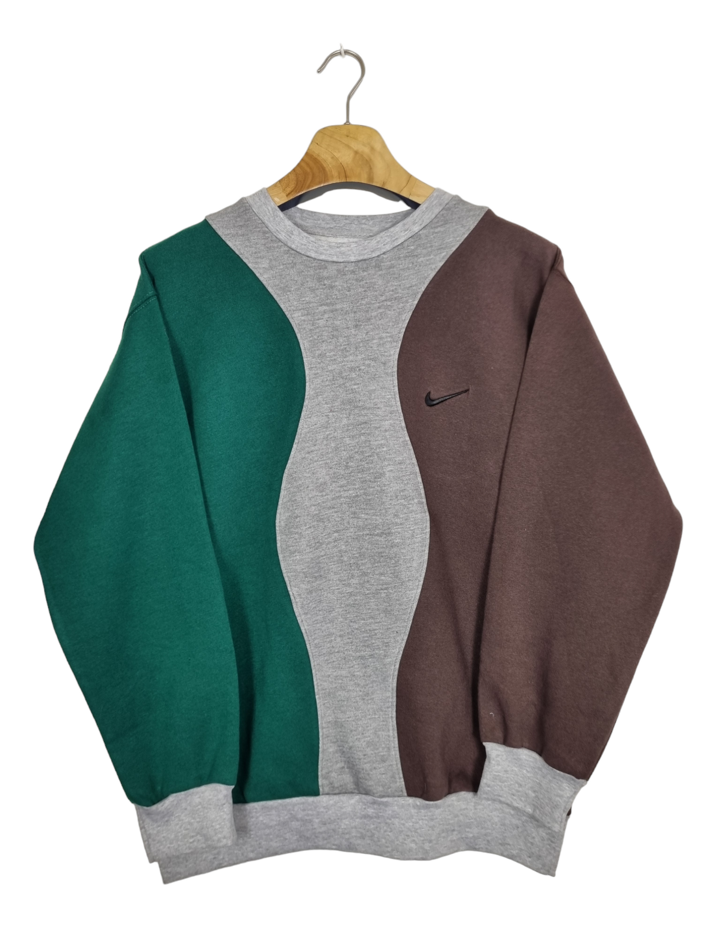 Nike chest swoosh sweater maat M