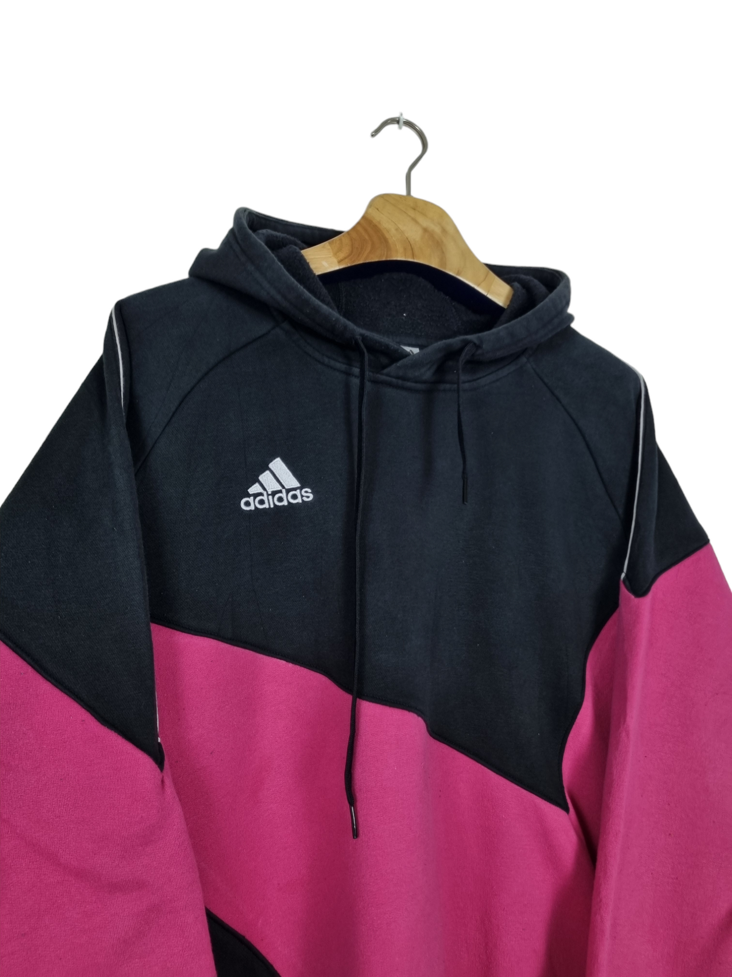 Adidas chest logo hoodie maat M