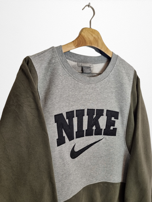 Nike spell out reworked sweater maat M